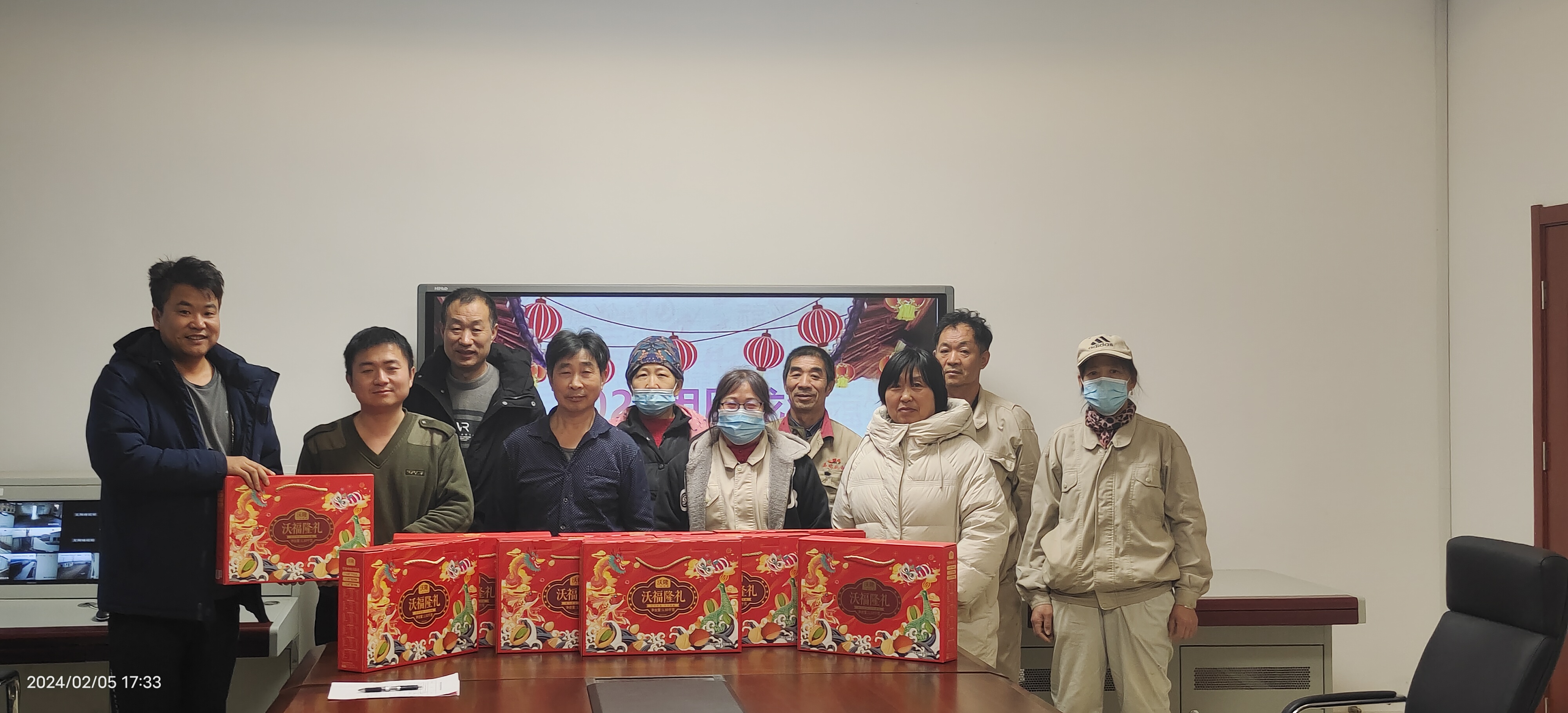 4--畜牧所工会慰问节日期间坚守一线职工.jpg 4--畜牧所工会慰问节日期间坚守一线职工.jpg