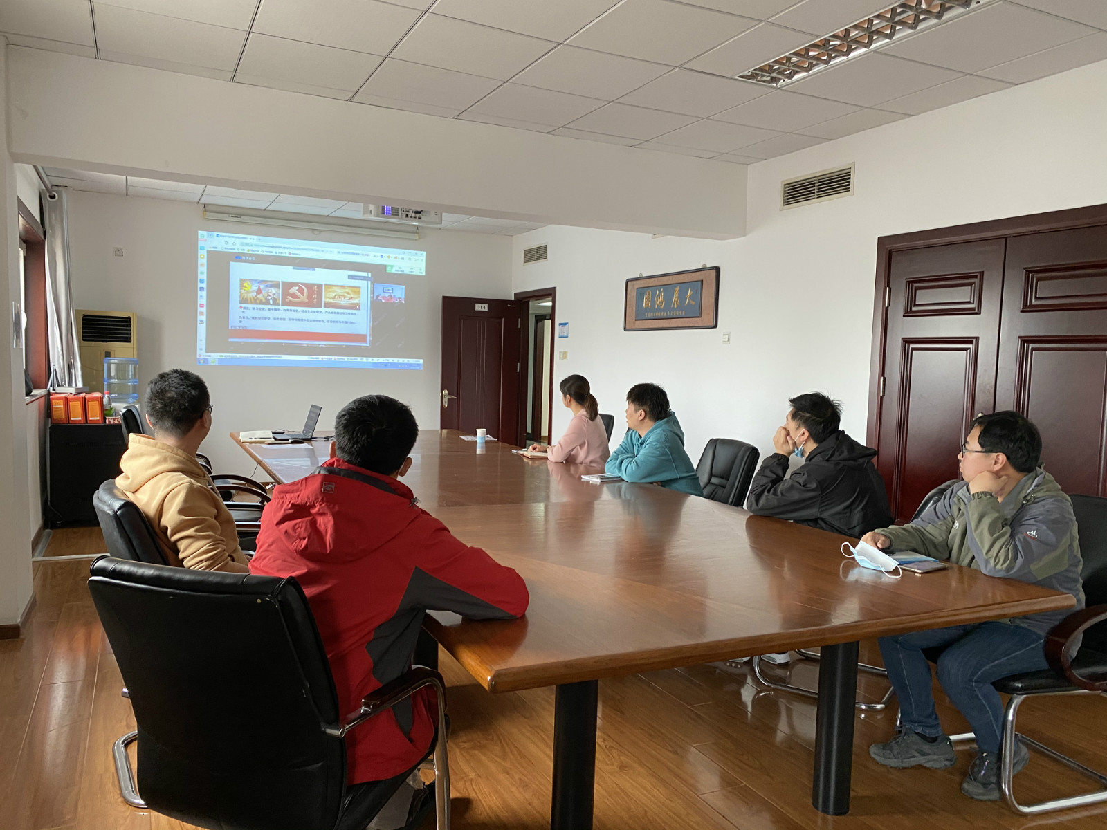 办公室-李珮铱-畜牧所团支部组织团员青年观看《党史学习市委宣讲团报告会》-2021.03.30-1.jpg 办公室-李珮铱-畜牧所团支部组织团员青年观看《党史学习市委宣讲团报告会》-2021.03.30-1.jpg