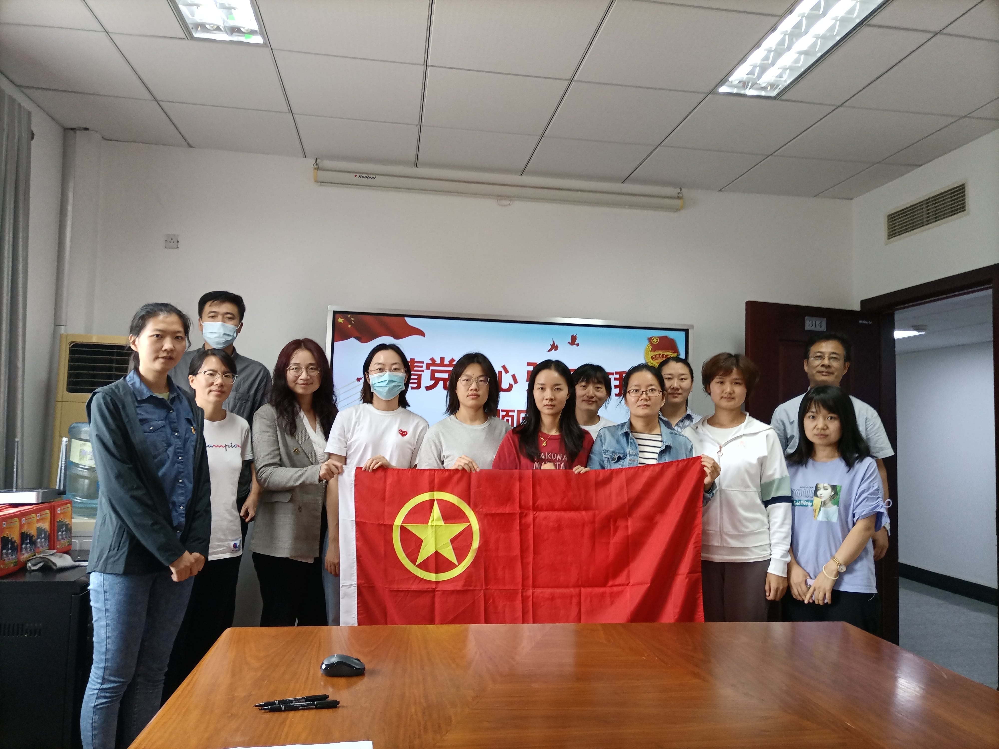 办公室-李珮铱-畜牧所团支部开展“请党放心 强国有我”主题团日-2021.09.29-min.jpg