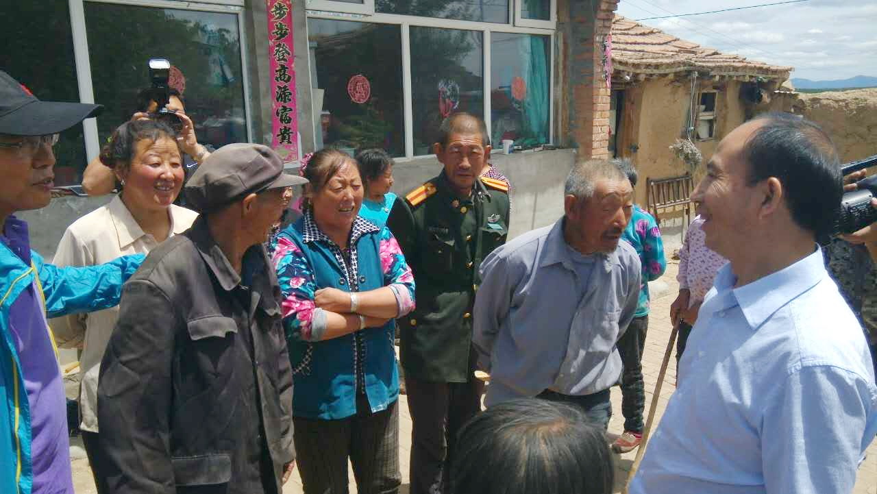 油鸡中心-刘华贵-畜牧专家深入张家口市油鸡养殖基地技术指导-2016.06.29 (2).jpg 油鸡中心-刘华贵-畜牧专家深入张家口市油鸡养殖基地技术指导-2016.06.29 (2).jpg