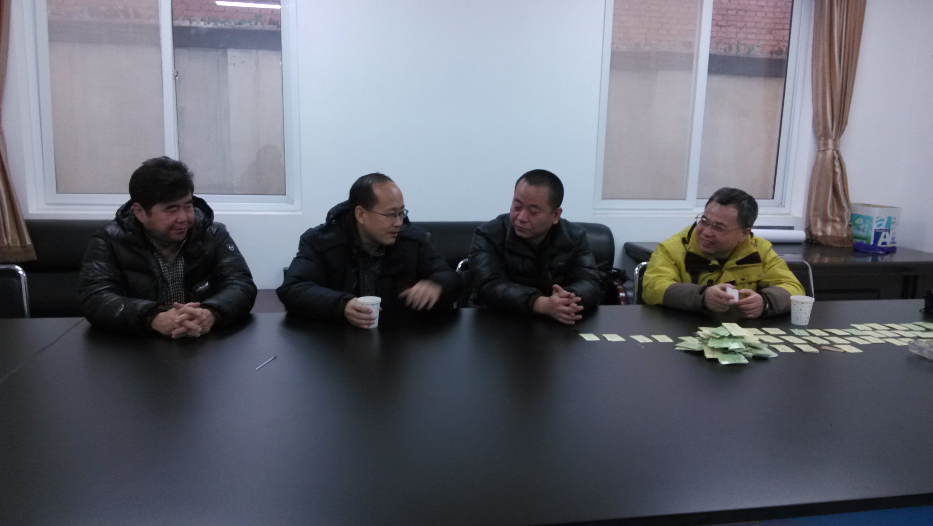 高技术研究室-李永清-畜牧所奶牛疫病专家冒着雨雪深入奶牛场指导生产-2015.11.24 (3).jpg