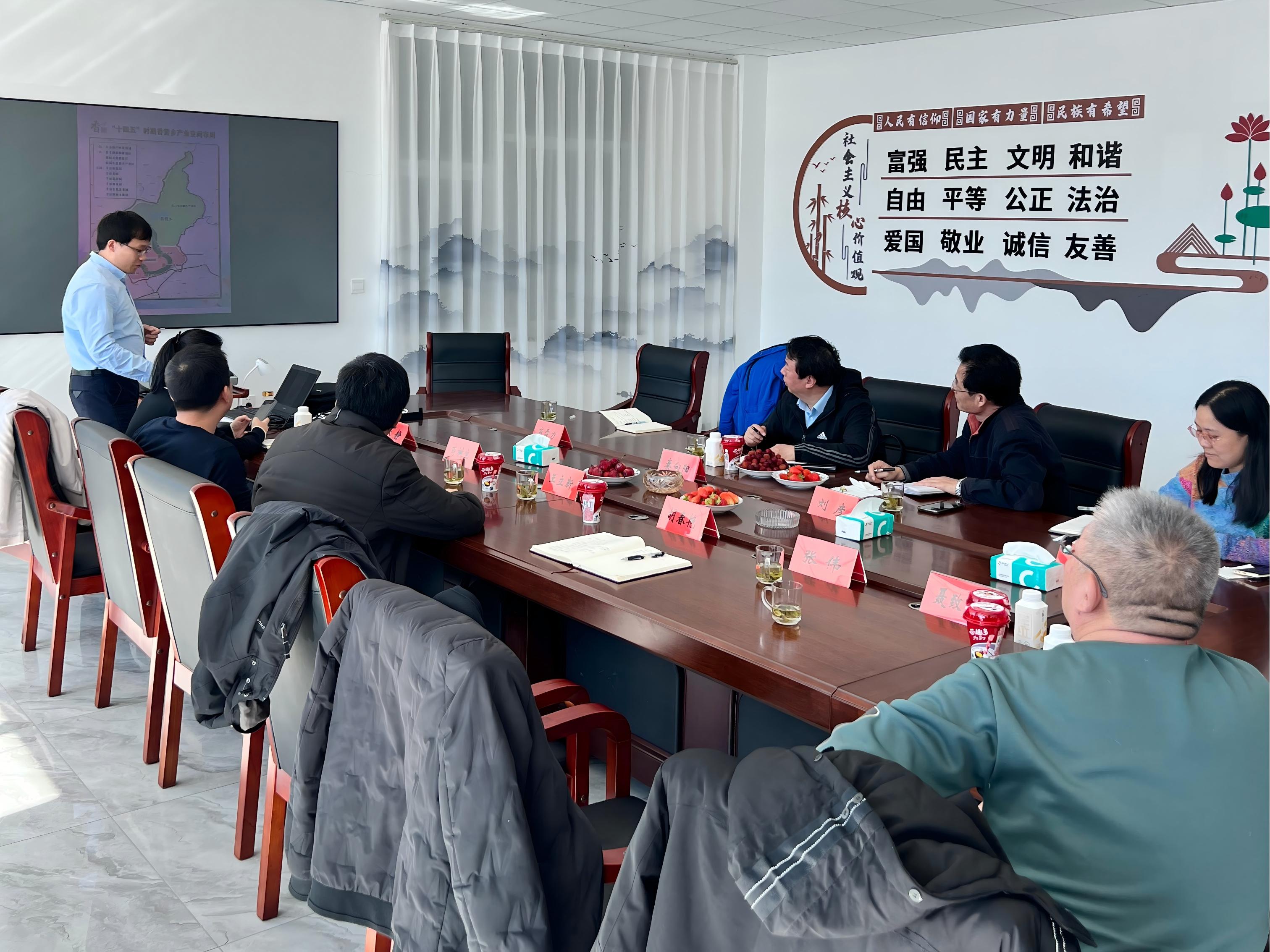 动物繁殖研究室-许晓玲-院专家赴延庆区香营乡牛场技术指导-2023.03.06-2(1).jpg