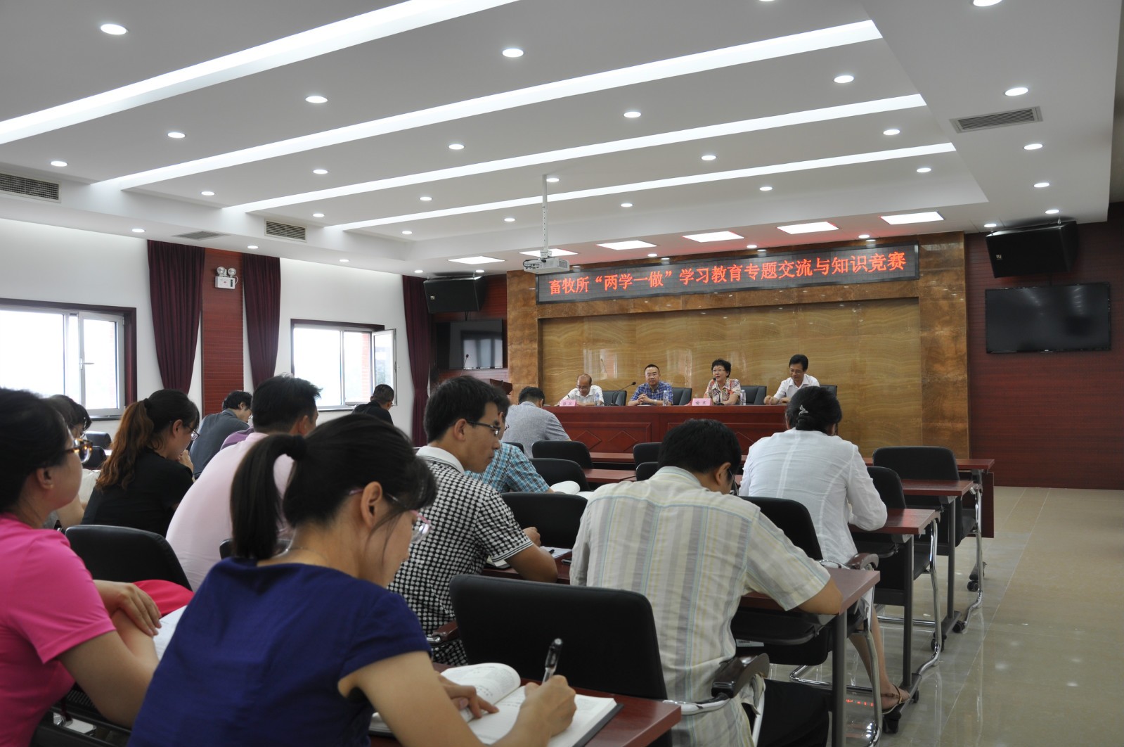 办公室-刘小莉-畜牧所总支别开生面举办学习党章党规知识竞赛活动-2016.08.15(1)_meitu_2.jpg 办公室-刘小莉-畜牧所总支别开生面举办学习党章党规知识竞赛活动-2016.08.15(1)_meitu_2.jpg