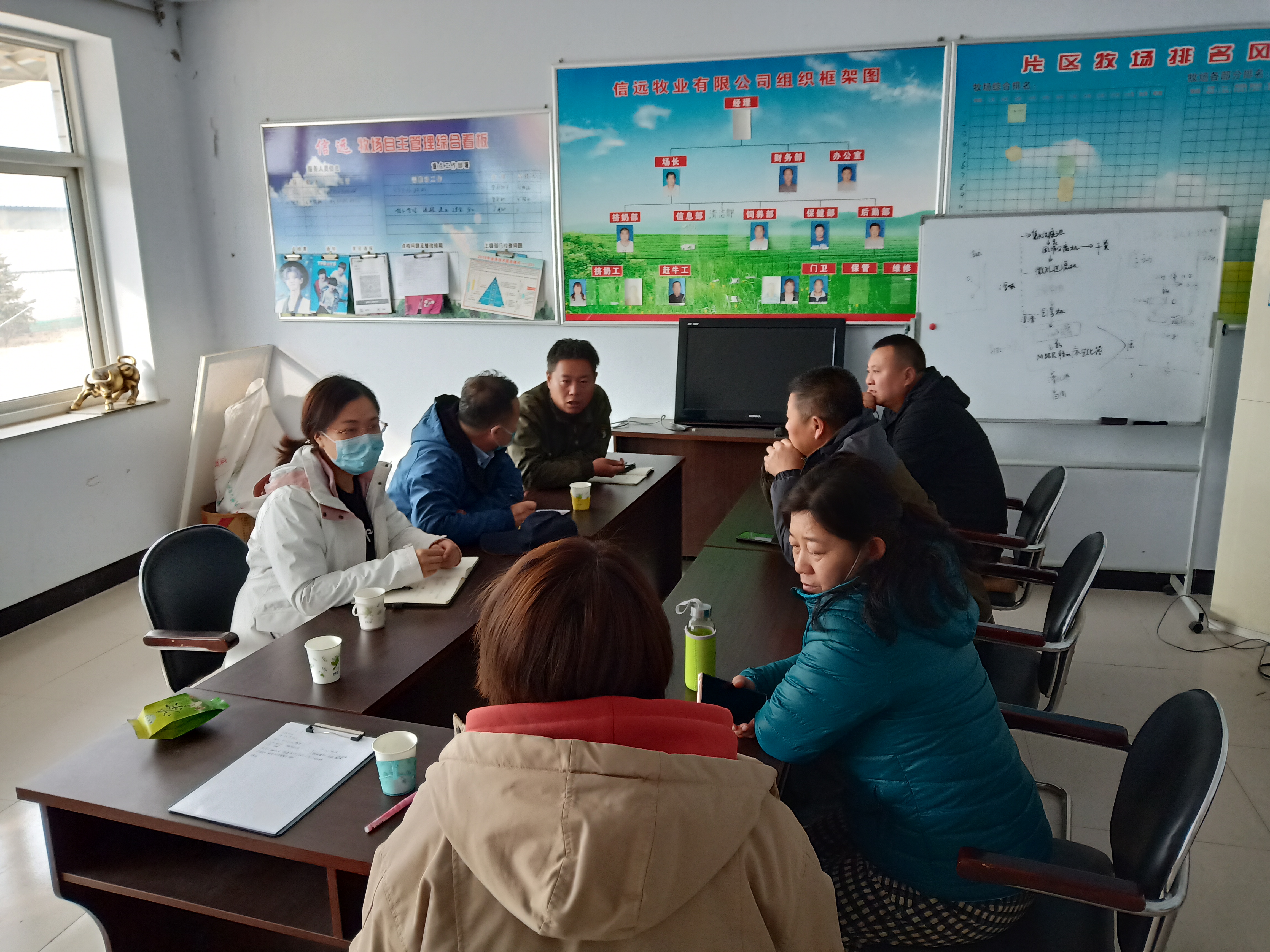 动物繁殖研究室-许晓玲-畜牧所繁殖团队赴丰宁双百对接基地解决养殖生产问题-20201116.doc.jpg