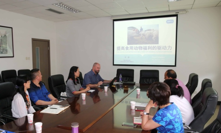 油鸡中心-耿爱莲-英国皇家防止虐待动物协会paul littlefair来畜牧所交流-2017.6.6.jpg 油鸡中心-耿爱莲-英国皇家防止虐待动物协会paul littlefair来畜牧所交流-2017.6.6.jpg