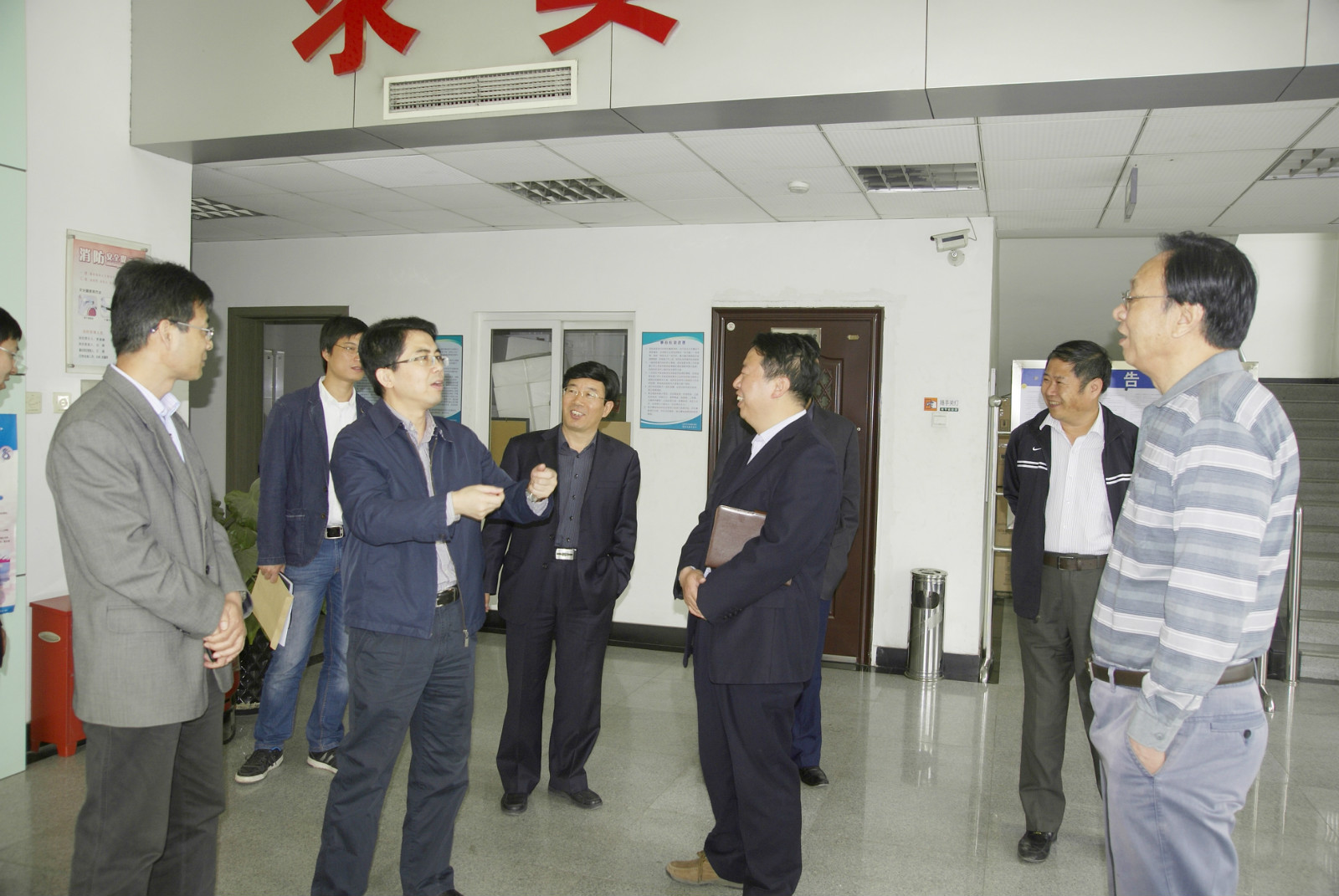 动物繁殖研究室-刘彦-北京市农委涂宏汉处长到畜牧所考察交流-2014.04.28_meitu_3.jpg