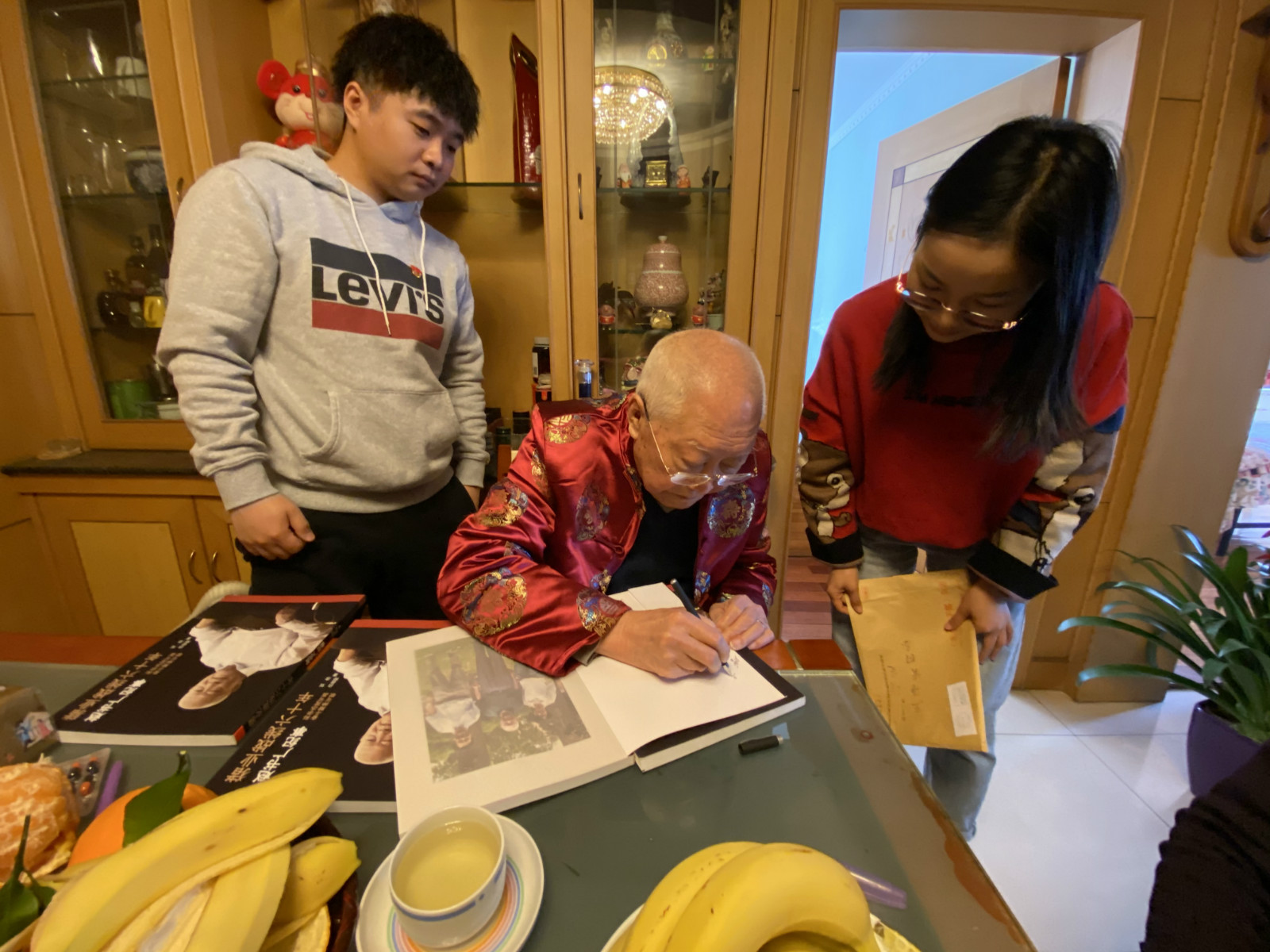 办公室-李珮铱-畜牧所团支部开展“青春暖夕阳”为老人庆生活动-2021.03.30-1.jpg